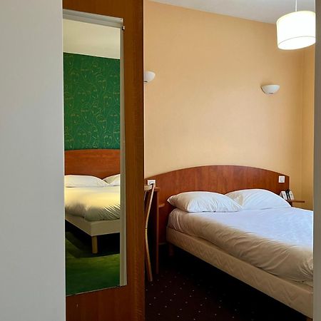 Logis Saint Louis Hotell La Suze-sur-Sarthe Exteriör bild