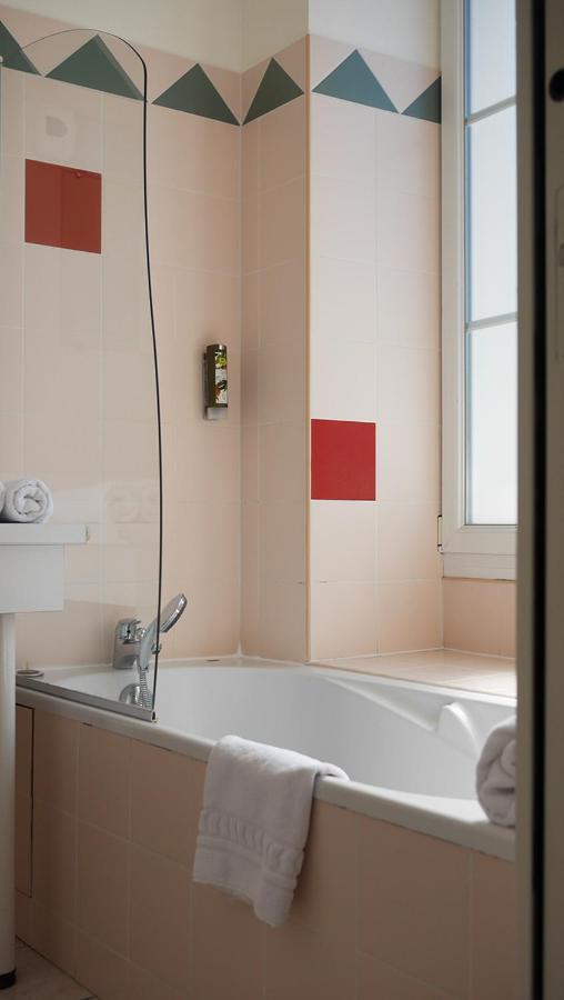 Logis Saint Louis Hotell La Suze-sur-Sarthe Exteriör bild