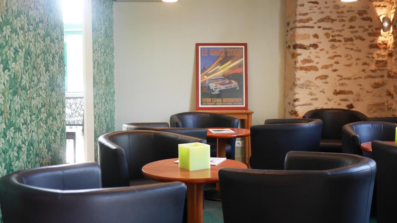 Logis Saint Louis Hotell La Suze-sur-Sarthe Exteriör bild