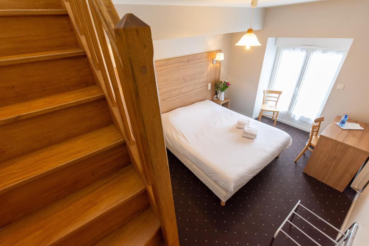 Logis Saint Louis Hotell La Suze-sur-Sarthe Exteriör bild