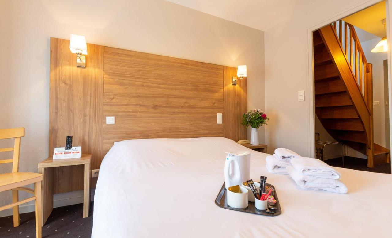 Logis Saint Louis Hotell La Suze-sur-Sarthe Exteriör bild