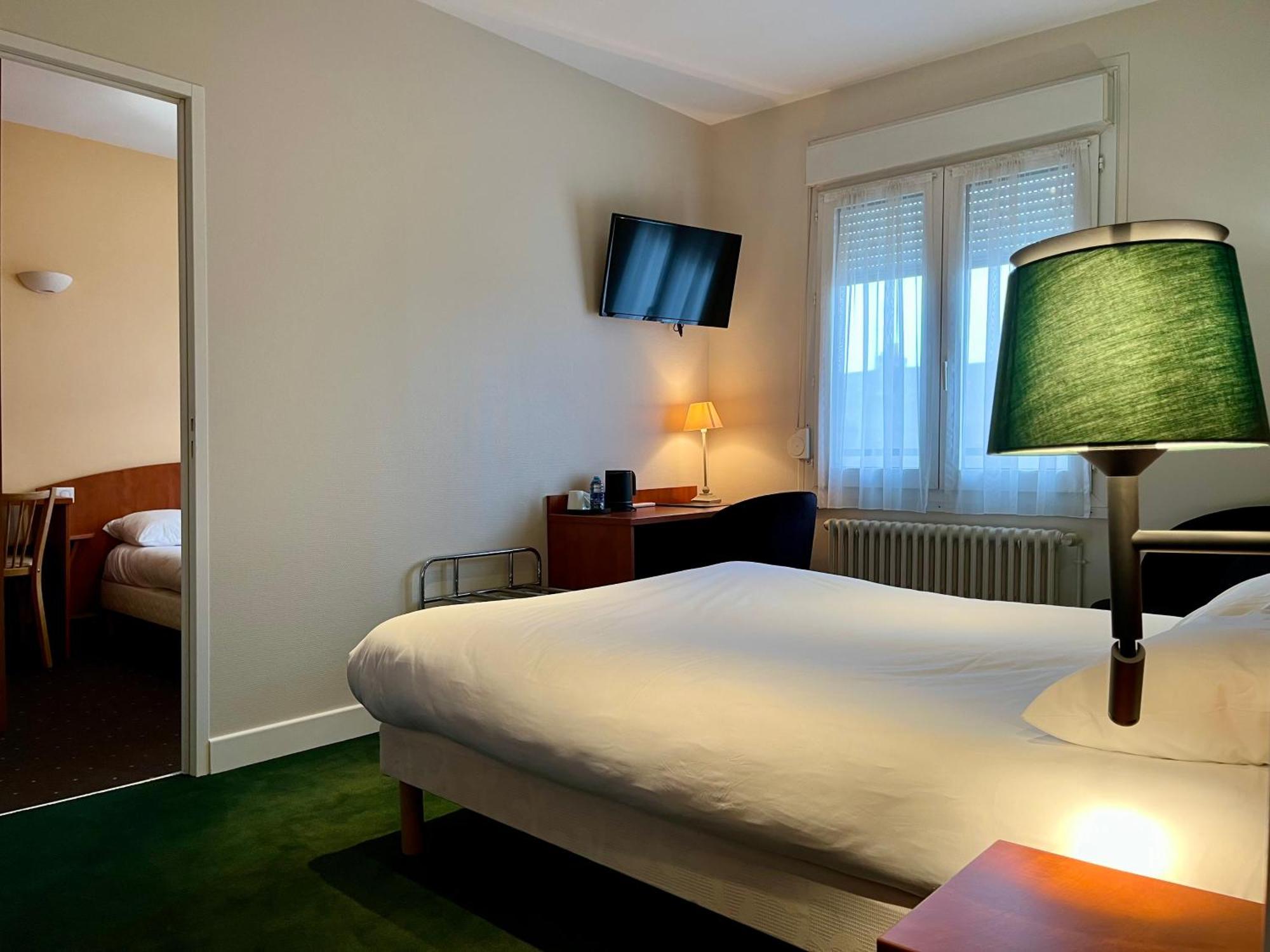 Logis Saint Louis Hotell La Suze-sur-Sarthe Exteriör bild