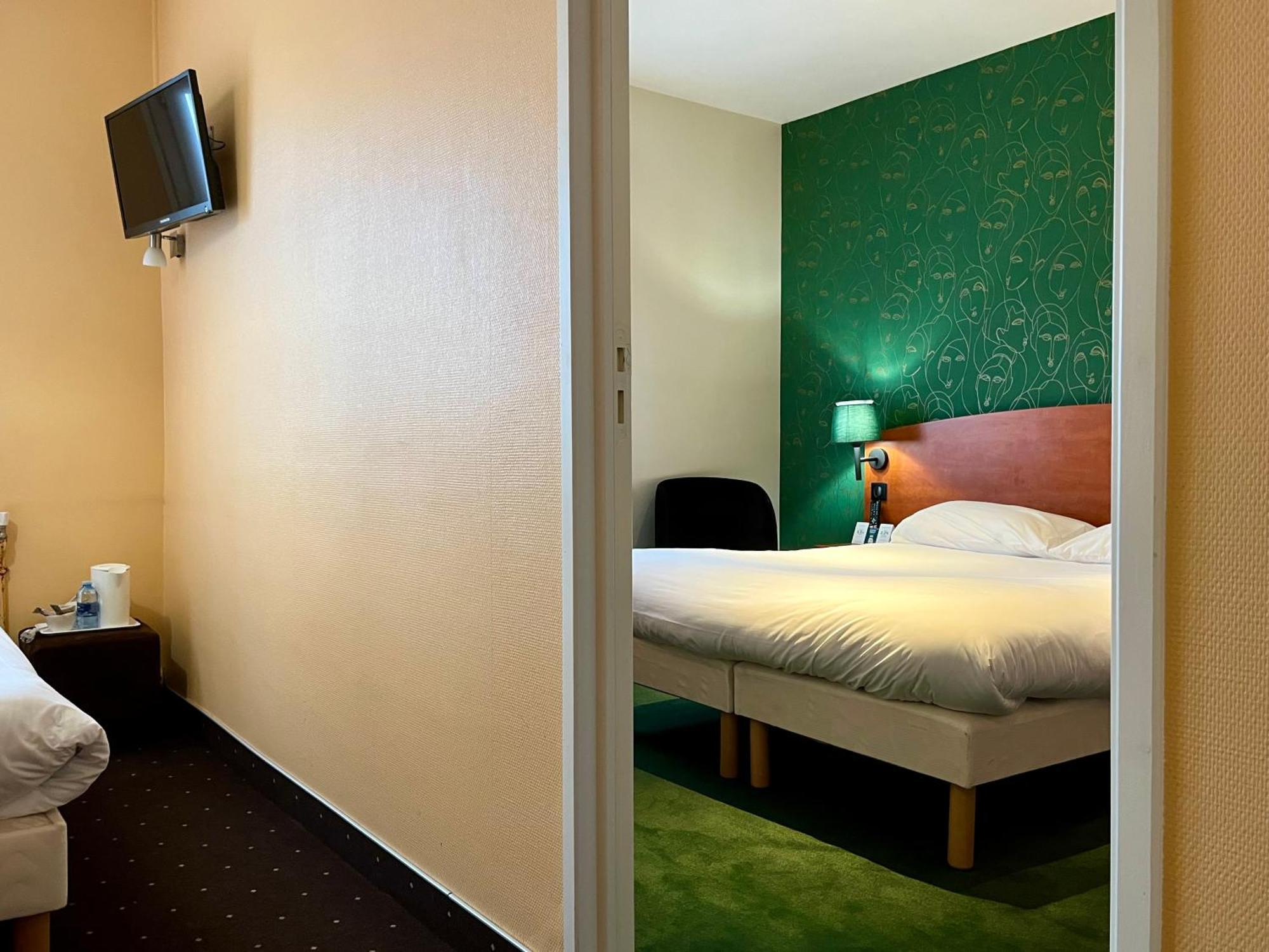 Logis Saint Louis Hotell La Suze-sur-Sarthe Exteriör bild