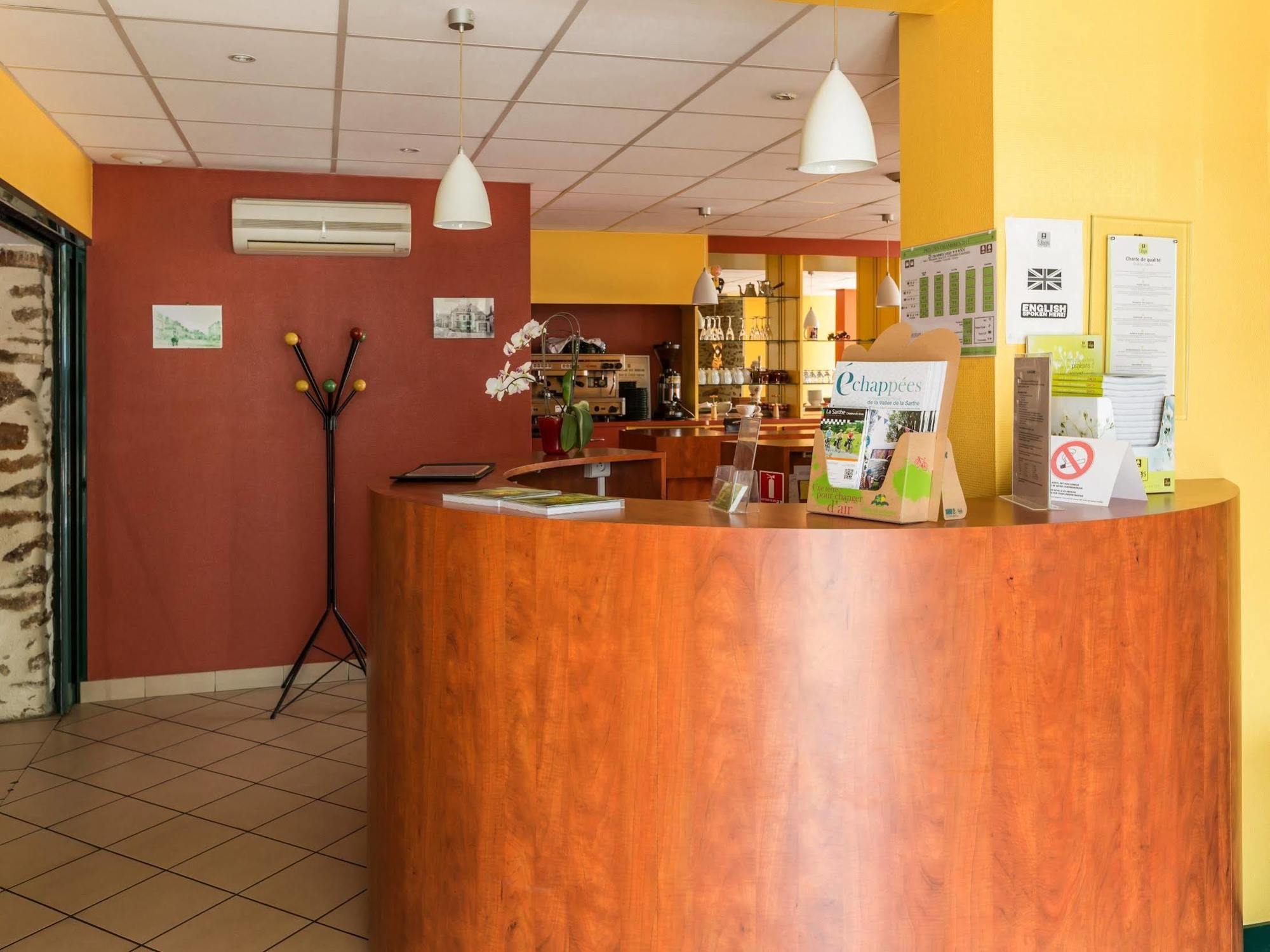 Logis Saint Louis Hotell La Suze-sur-Sarthe Exteriör bild