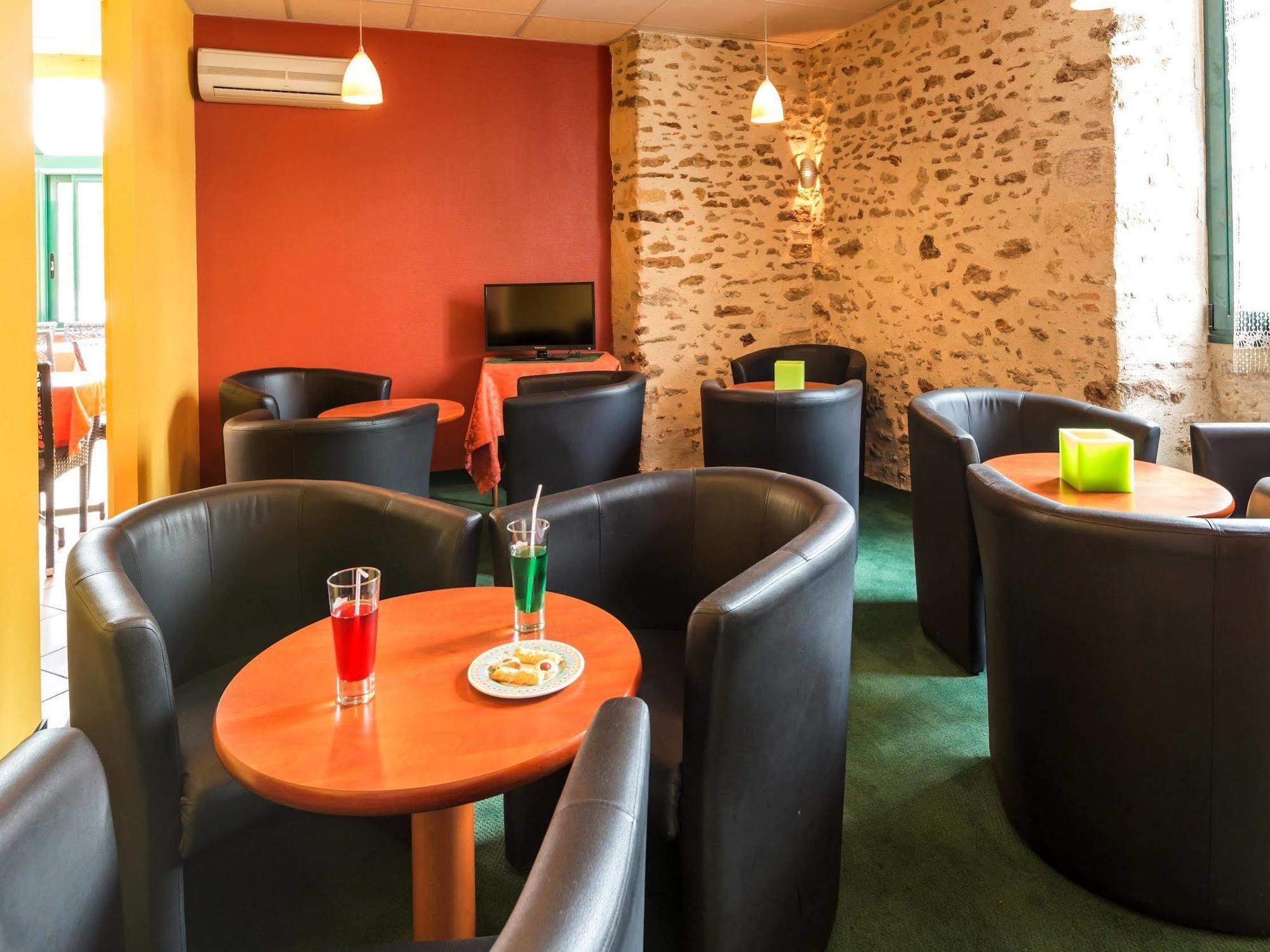 Logis Saint Louis Hotell La Suze-sur-Sarthe Exteriör bild